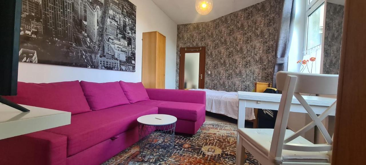Buedchen Am Rathaus-Parkplatz-Bett Und Schlafcouch-Eg-Netflix- Apartment Oberhausen  Exterior photo